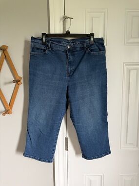 Gloria Vanderbilt Midwash Blue Denim Capris